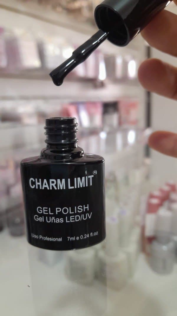 Esmalte negro Charm limit
