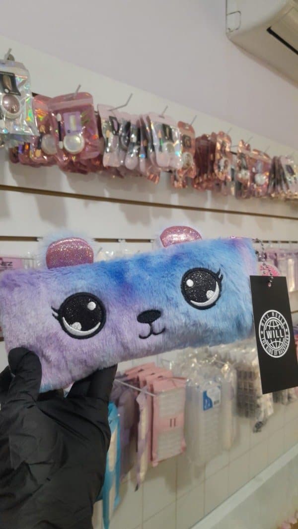 Cartuchera / porta cosméticos de peluche