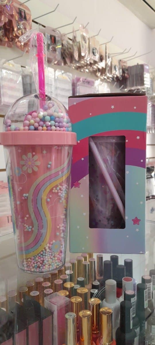 Vaso con sorbete color rosa