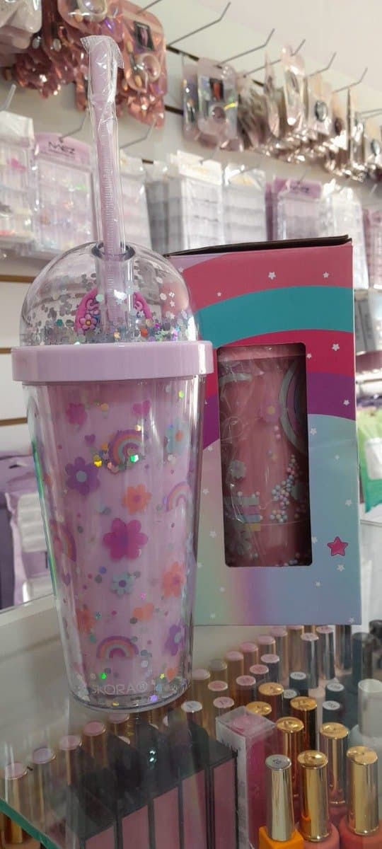 Vaso con sorbete color rosa alilado