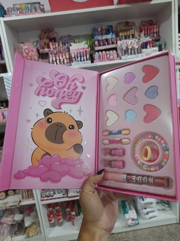 Paleta de sombras Capibara con accesorios