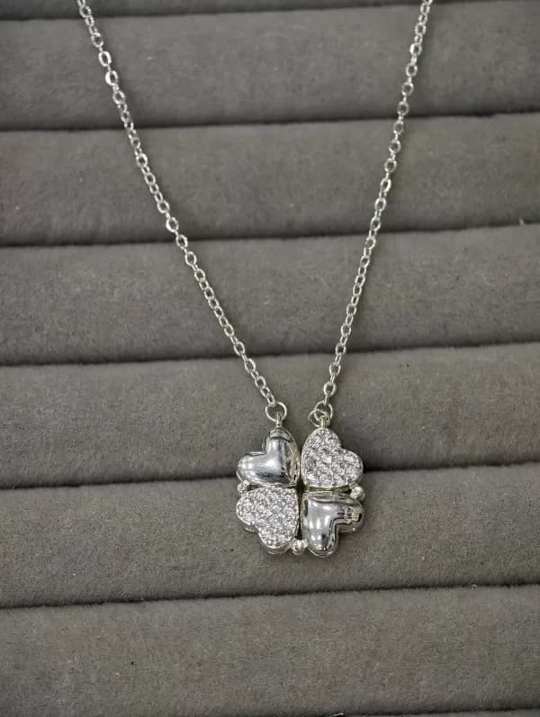 Collar corazones imantados