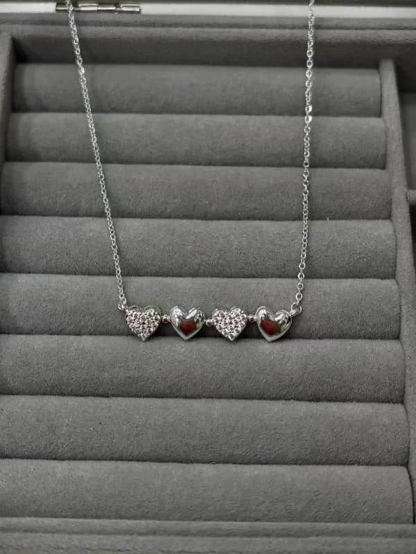 Collar corazones imantados 2
