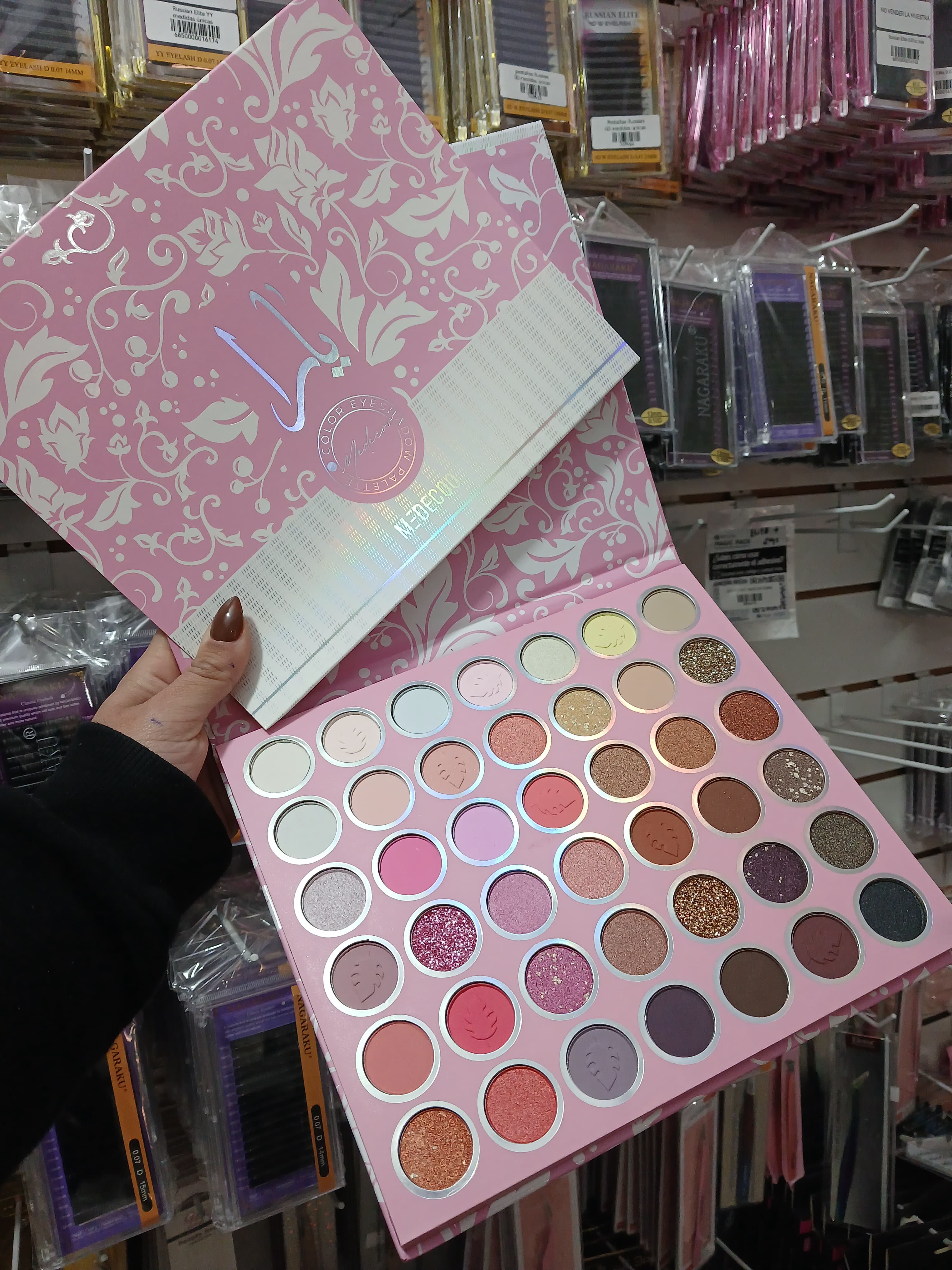 Paleta de sombra 42 Colores con espejito YARA 